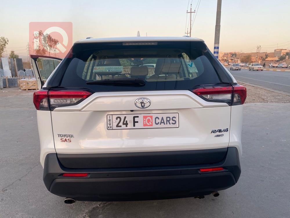 تۆیۆتا ڕاڤ 4